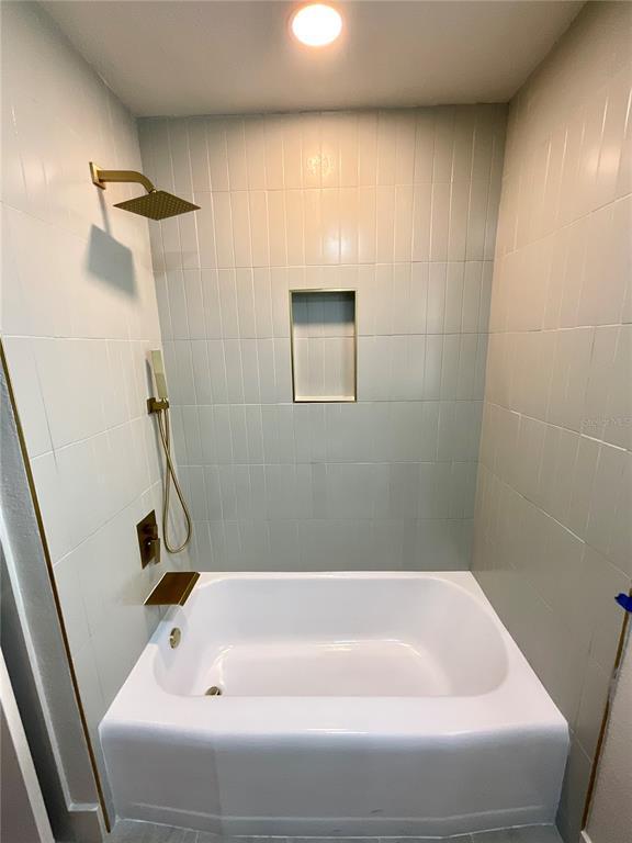 Building Photo - 644 Manor Dr W