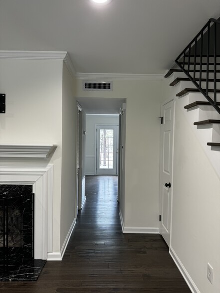Building Photo - 157 Elysian Way NW