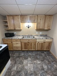 Building Photo - EZ - 202 Triplex