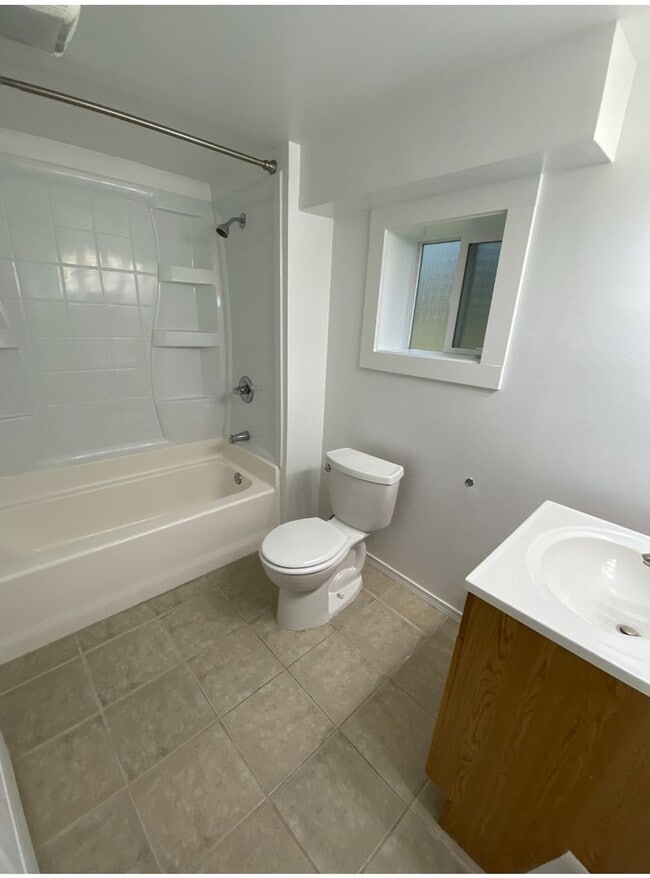 Building Photo - Newly Renovated 3 Bedroom in Renton Highlands