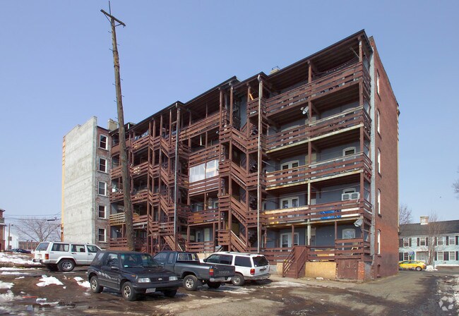 Building Photo - Justine
