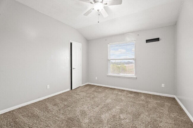 Building Photo - "Charming 4-Bed Home with Elegant Granite Touches & 2.5 Baths!"