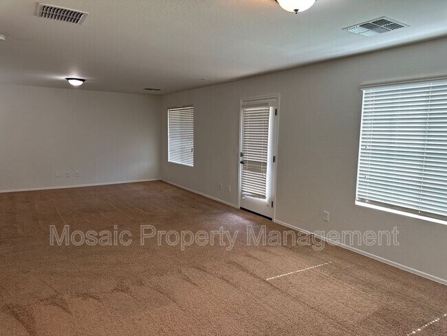 Building Photo - 957 S Almira Ave