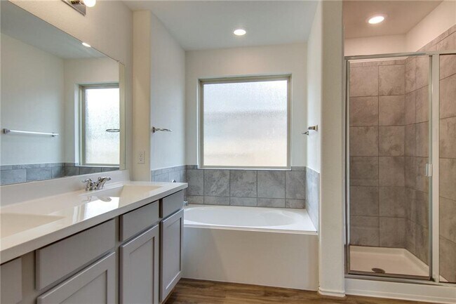 Building Photo - 1320 Chad Dr