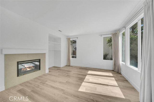 Building Photo - 24 Periwinkle