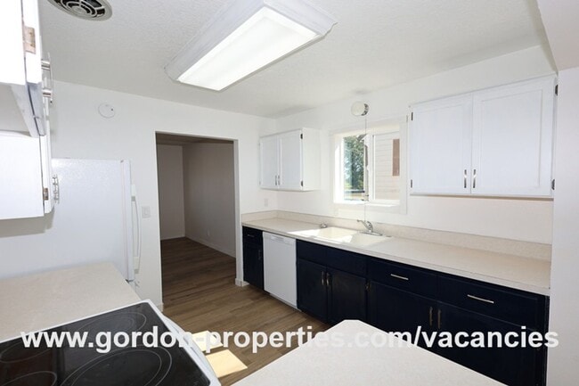 Building Photo - Saint Helens OR - upstairs flat 2 bedroom ...