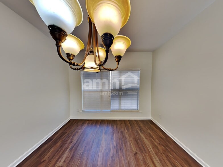 Building Photo - 11200 Longhedge Ln