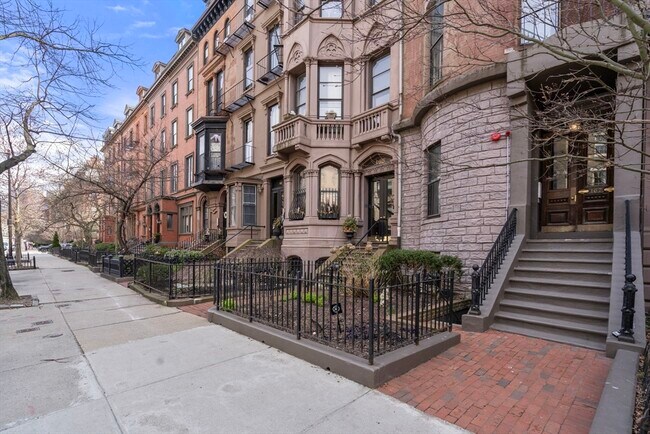 Building Photo - 167 Beacon St