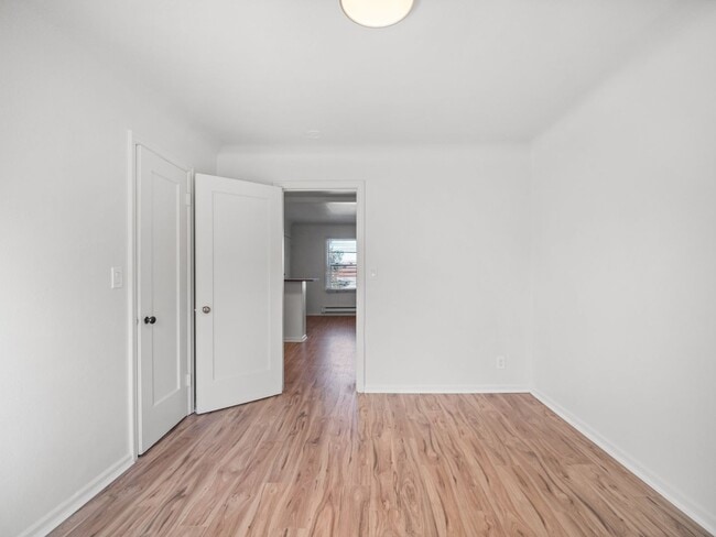 Building Photo - GREAT LOWER SOUTH HILL LOCATION CLOSE TO H...