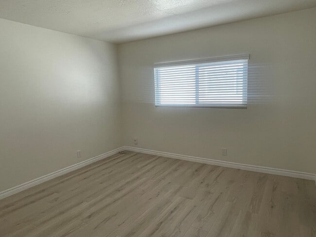 Building Photo - Charming Updated 1 bedroom, 1 bathroom con...