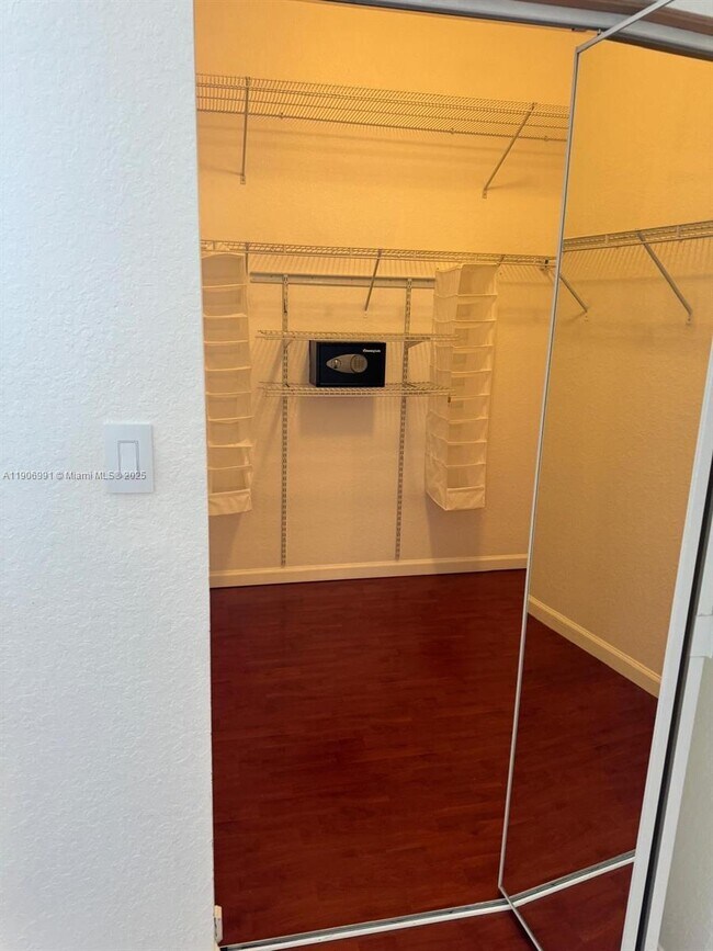 Building Photo - 297 Las Brisas Cir