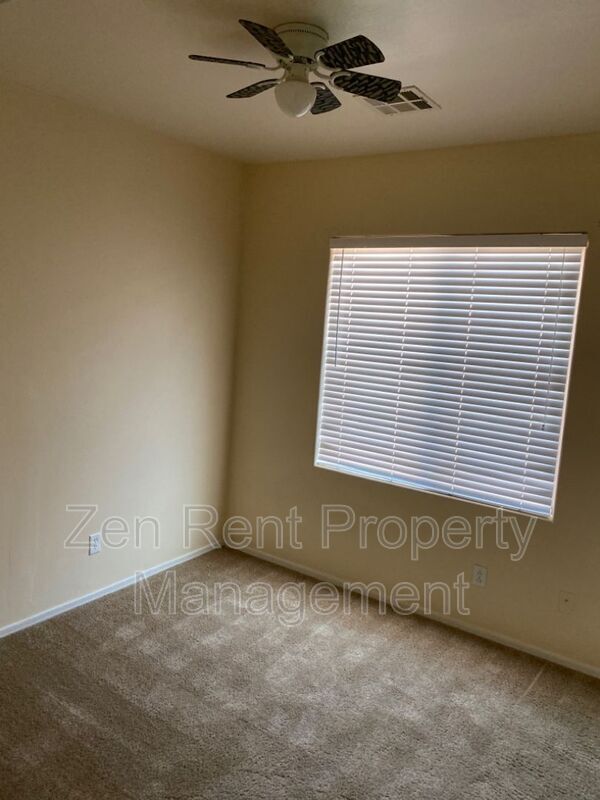 Building Photo - 4569 E Sundance Ave