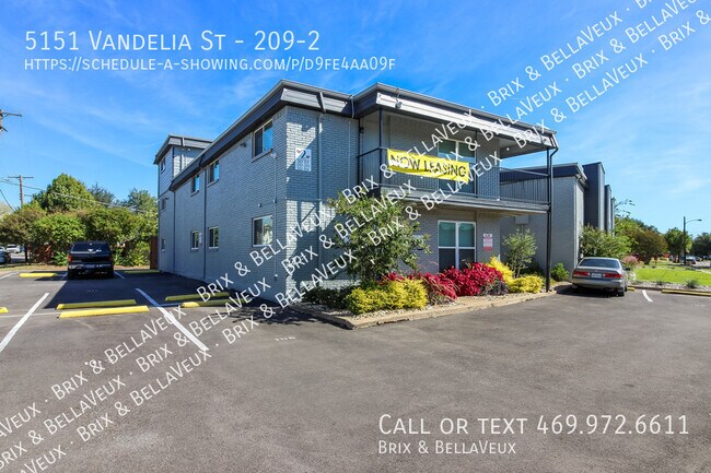 Building Photo - 5151 Vandelia St