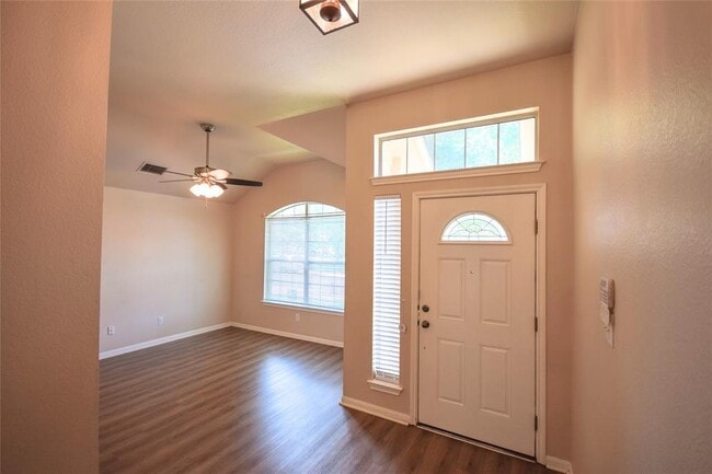 Building Photo - 102 Newport Landing Pl