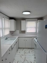 Building Photo - 422 W Main St