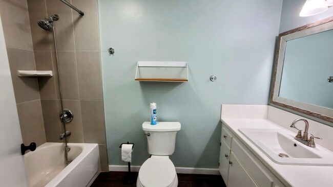 Building Photo - Oxnard Shores Home