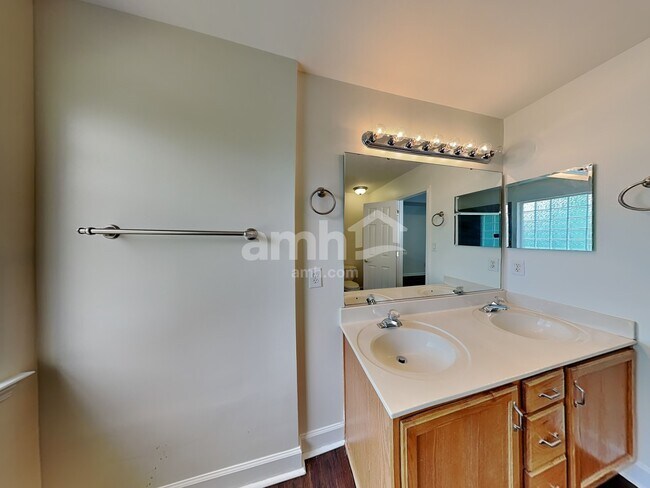 Building Photo - 512 Grantham Ln