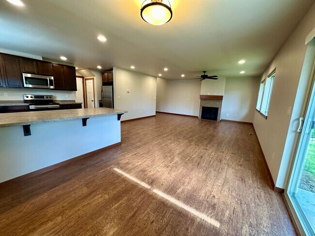 Building Photo - 5831 Pioneer Ridge Pl