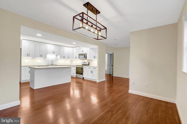 Building Photo - 6805 Reynard Dr