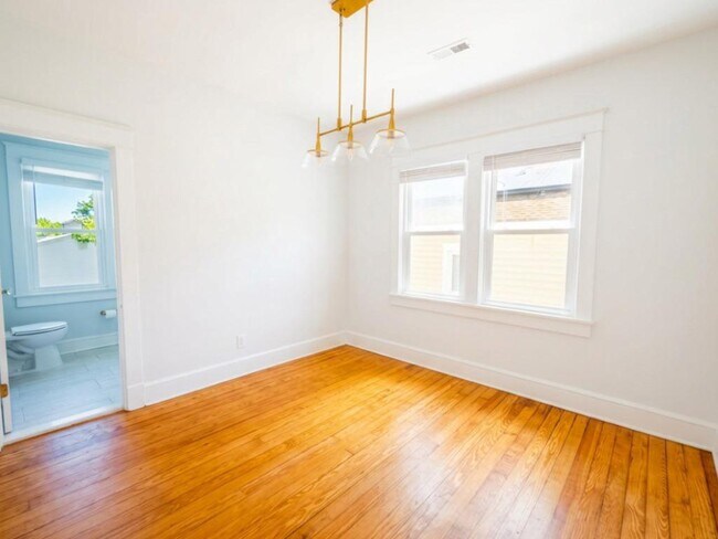 Building Photo - 209 4th Ave