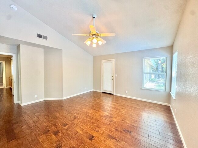 Building Photo - Beautiful 4 bedroom 3 bath home in the Hillsborough community!