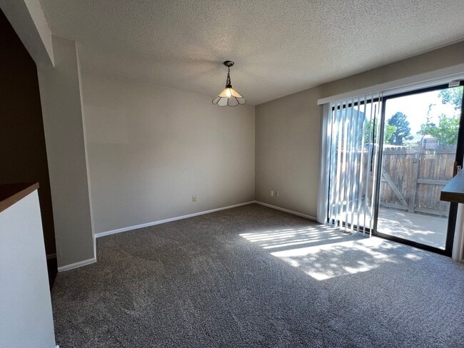 Building Photo - 2 Bedroom Townhouse close to Ft. Carson