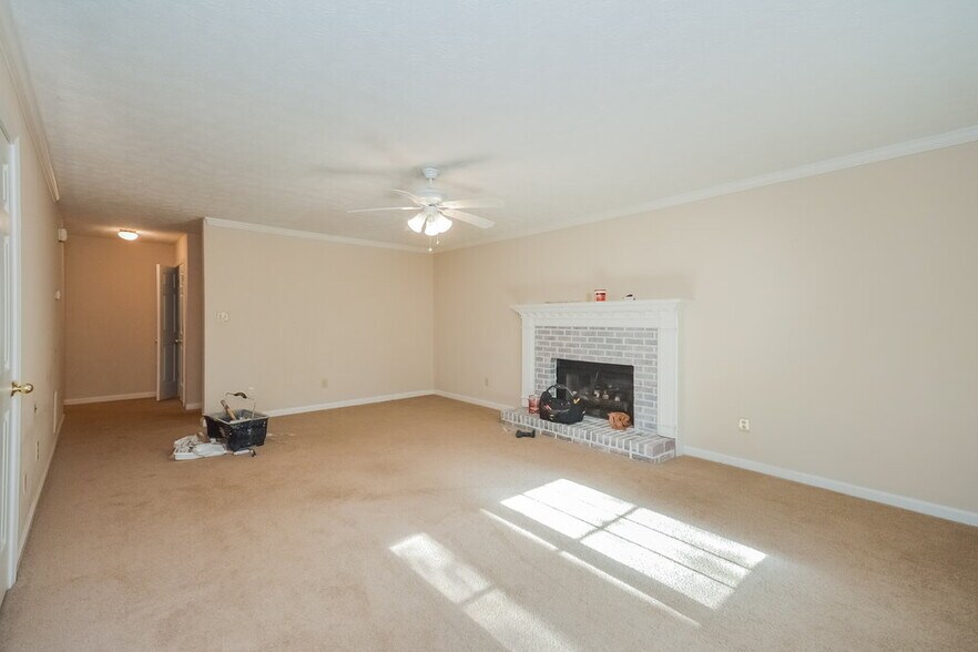 Building Photo - 175 Meadowbrook Dr