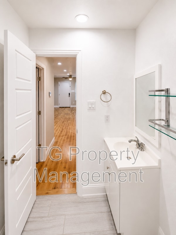 Building Photo - 3825 Dismount St