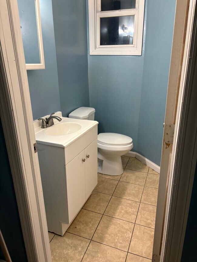 Building Photo - 42 Fabyan Pl