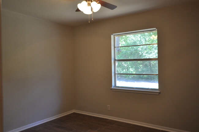 Building Photo - COMING SOON! 3 Bedroom 1.5 Bath Rental in ...