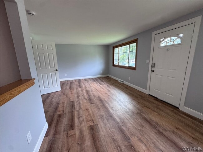 Building Photo - 685 Longmeadow Rd