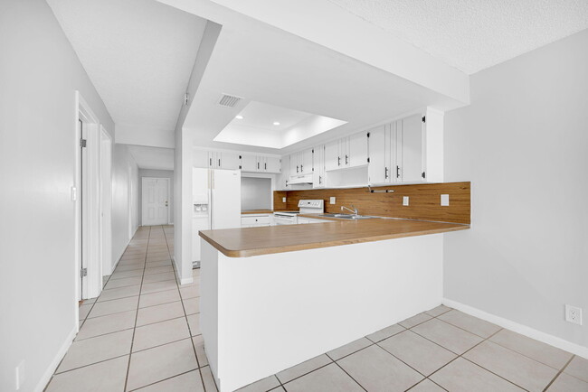 Building Photo - 6542 NW 24th Ct