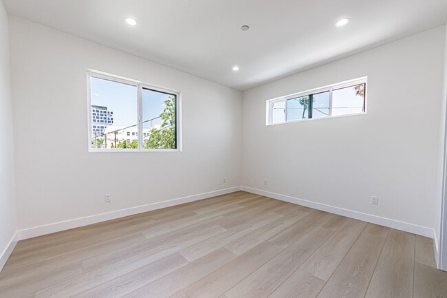 Building Photo - Luxurious 3-Bed + 3.5-Bath Modern Home in ...