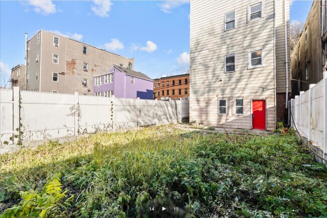 Building Photo - 151 School St