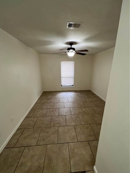 Building Photo - 8341 Country Walk Dr