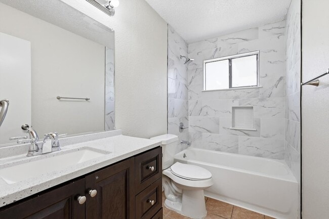 Building Photo - 1234 Roan Dr