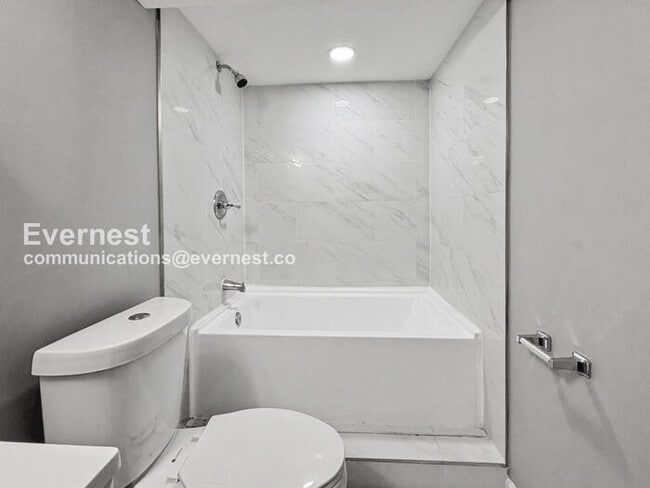 Building Photo - 8010 Carmel Dr