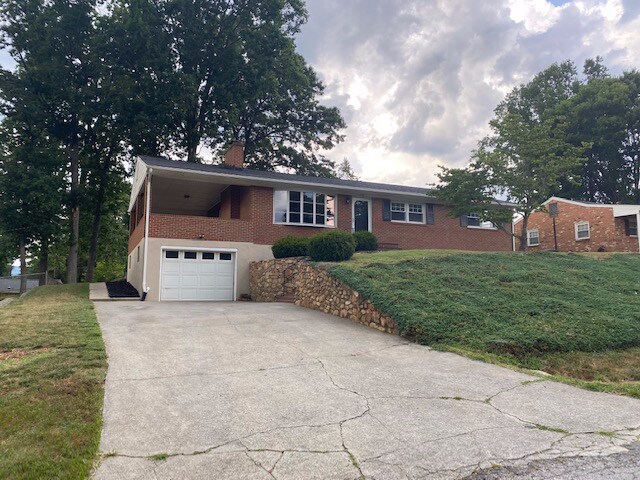Primary Photo - 432 Petty Ave