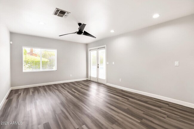 Building Photo - 9801 N 74th Pl
