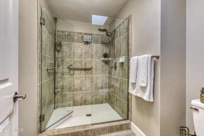 Building Photo - 7812 E Oakshore Dr