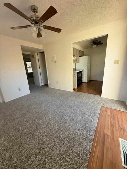 Building Photo - 850 Travis Dr