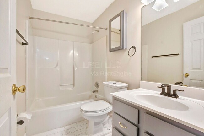 Building Photo - 8405 Hurstbourne Woods Pl