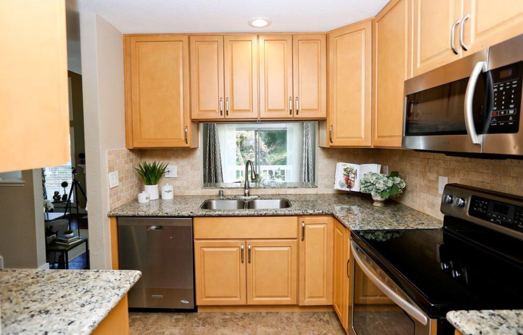 Kitchen - 277 Hidden Creek Ct