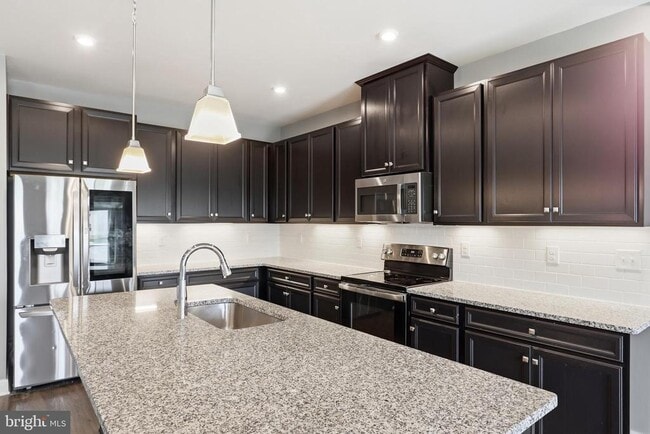 Building Photo - 529 Swansea Dr
