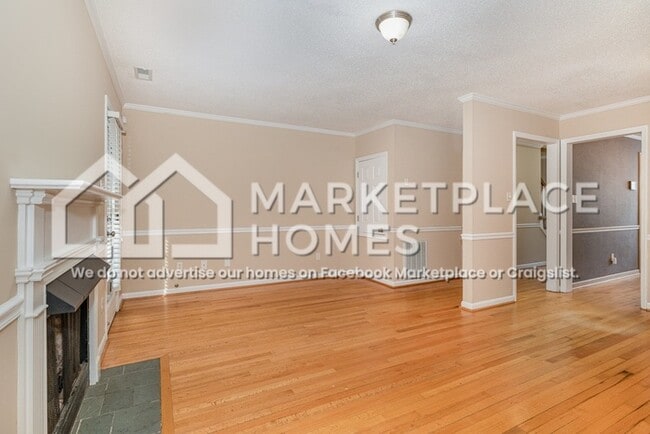 Building Photo - 225 Woodside Ave