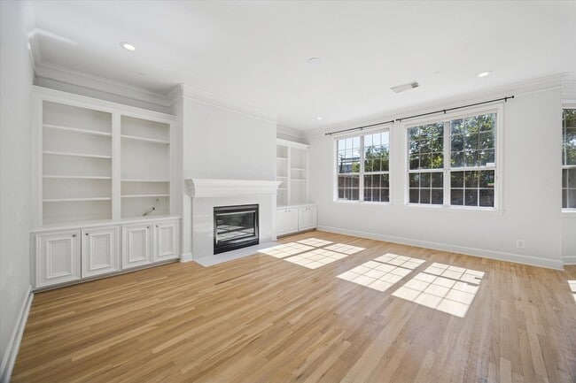 Building Photo - 4601 Mimosa Dr