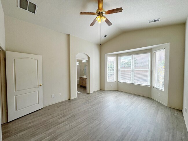 Building Photo - 7152 Elk Creek Rd NE