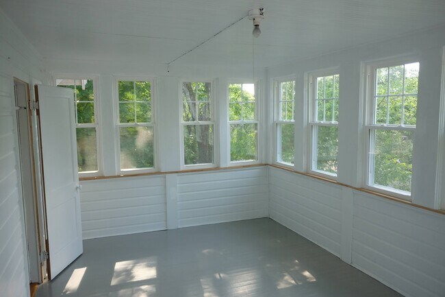 Building Photo - 15 Sargent Rd