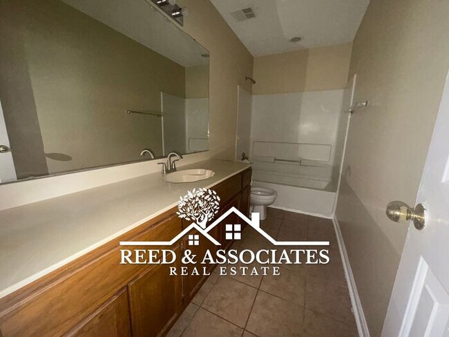 Building Photo - Lovely 3 Bedroom home in Southeast Area