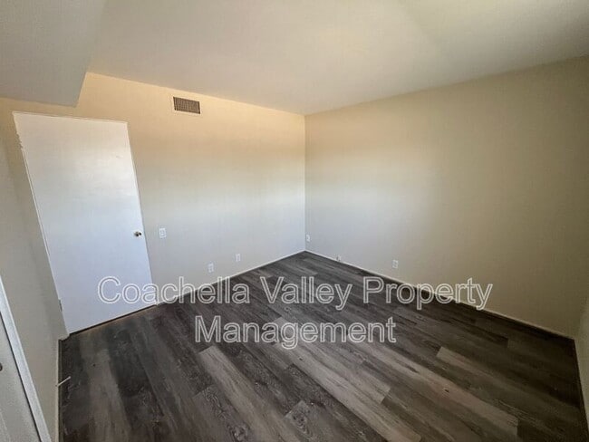 Building Photo - 550 El Cielo Rd